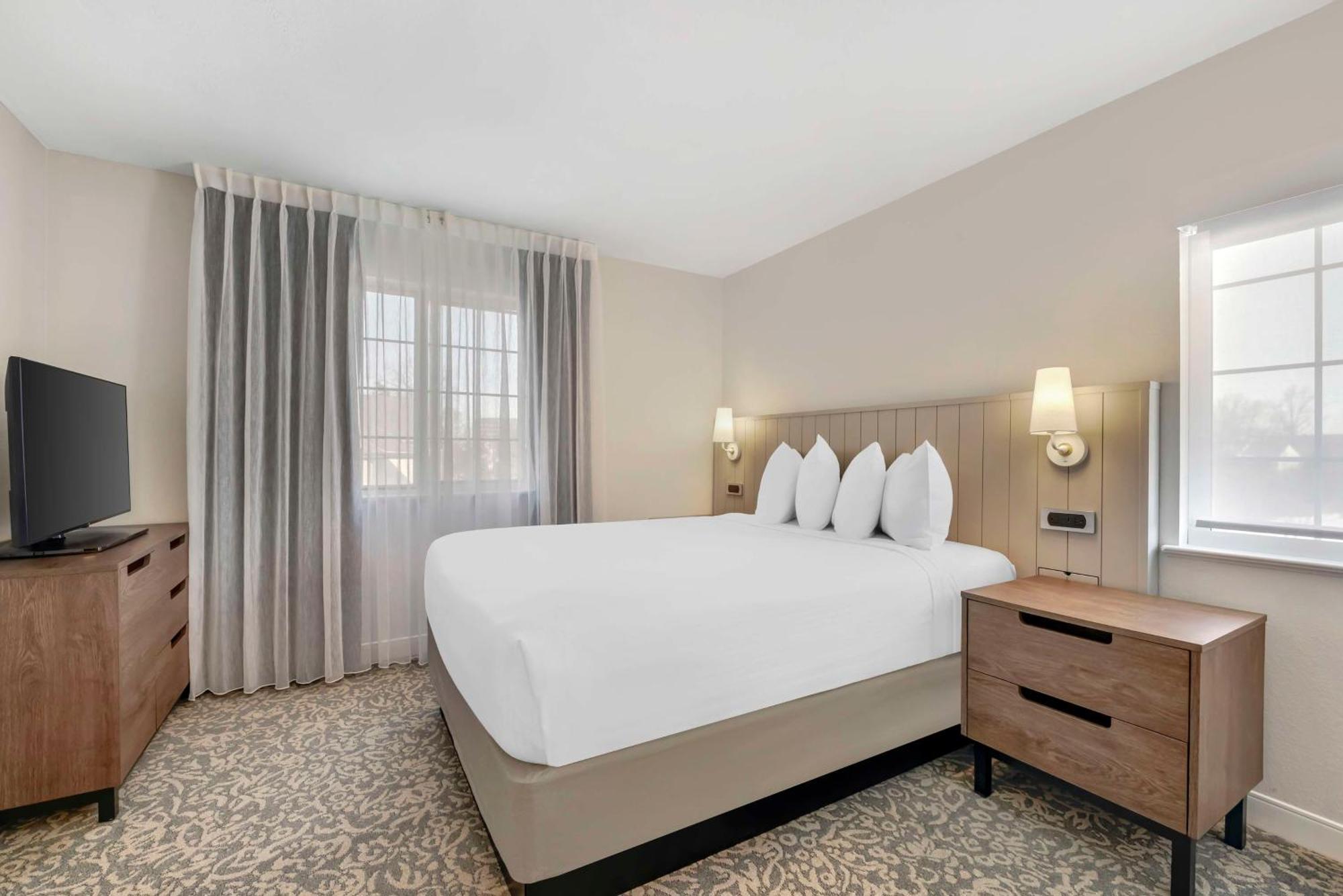 โซเนสตา อีเอส สวีท ดัลเลส แอร์พอร์ต Hotel เฮิร์นดอน ภายนอก รูปภาพ